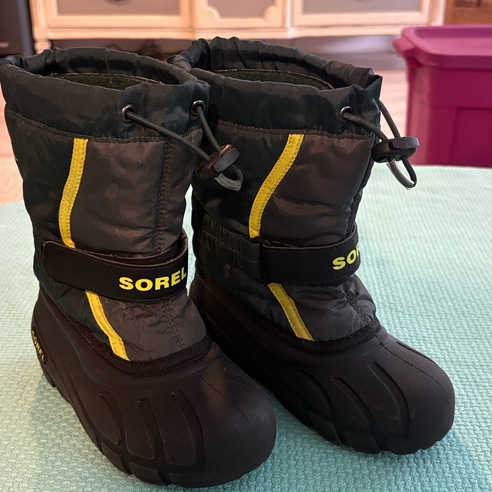 SOREL Kids Winter Snow boots size 12 EUC